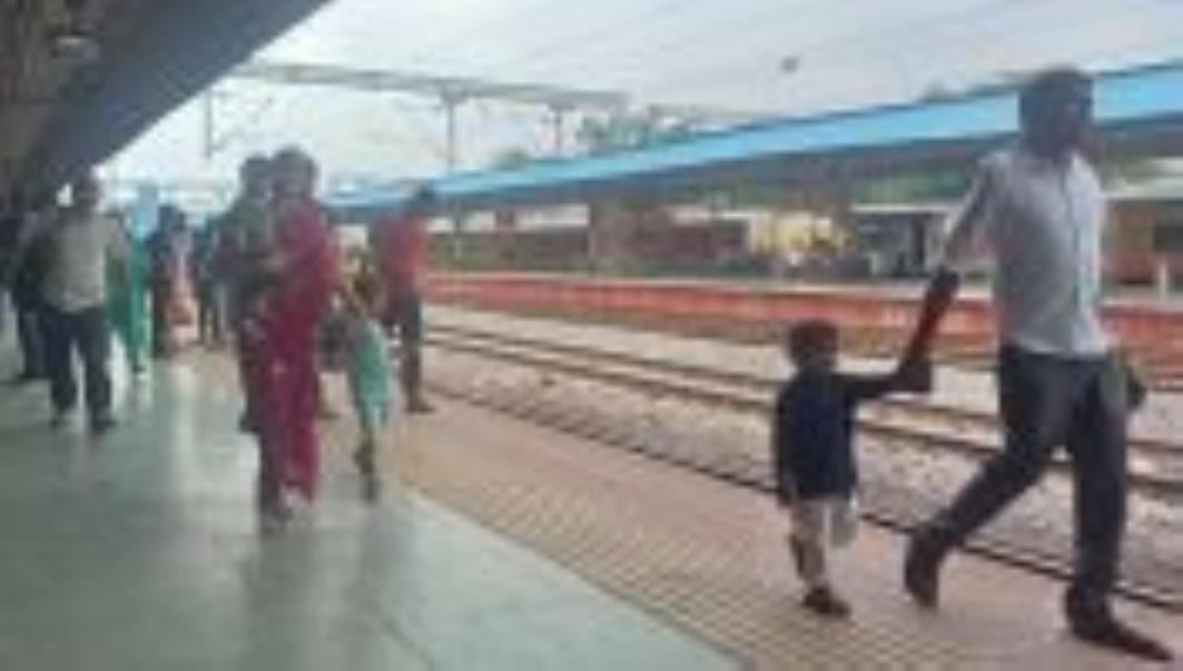 Punjab Mail made us wait for 2.25 hours