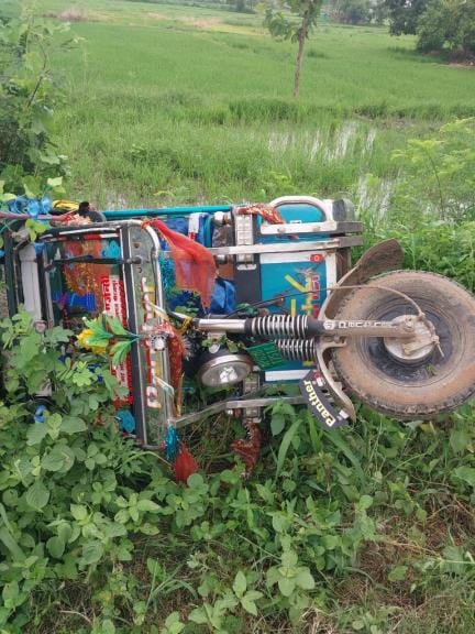 School's e-rickshaw overturned, four students injured