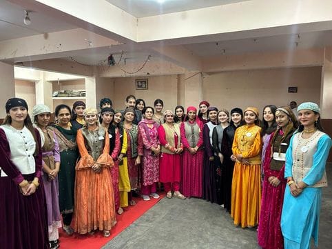 Girls' fashion show for the first time in Theog festival