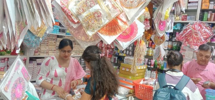Faith Beats Inflation: Agra Records 60 Crore Business on Janmashtami as Devotees Shop Till Late Night