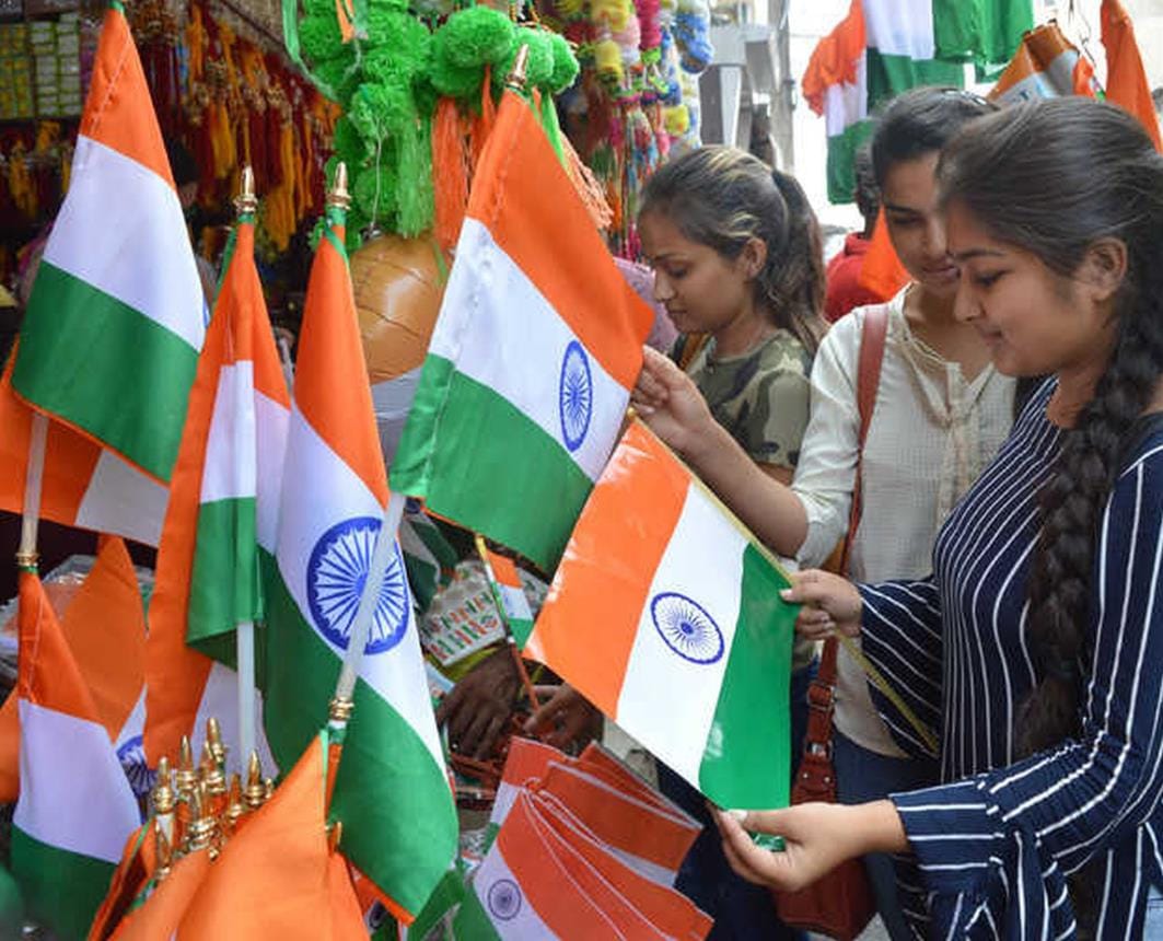 Tricolor spreading colors everywhere