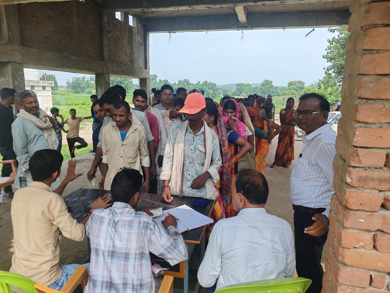 Monkey distribution of fertilizer: 45 thousand quintals more were distributed than last year, yet farmers did not get it