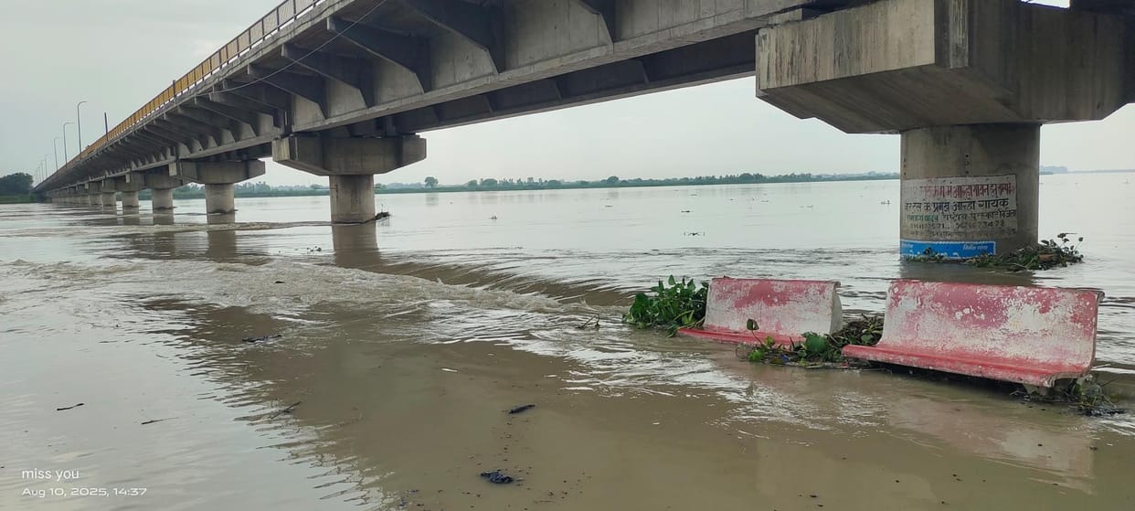 People scared by the flood of Ganga