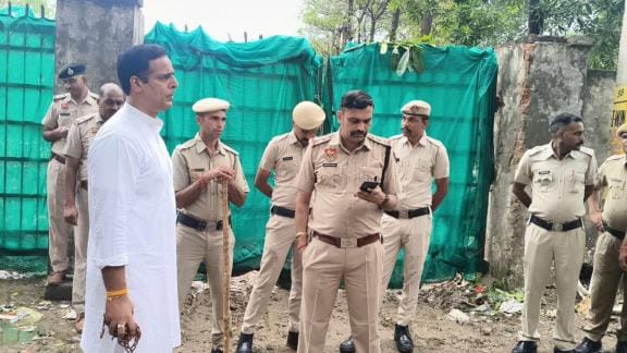 JJP workers reached to lock the dumping yard, gave a week's ultimatum