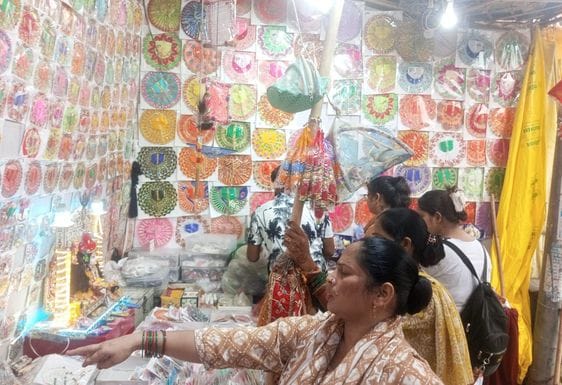 Laddu Gopal's dress is attracting people