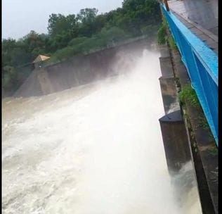 Urmil dam overflows, alert in 15 villages on UP-MP border