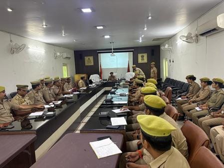 Technical training to police personnel