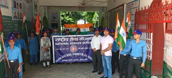 Students of PM Shri School in Dadri took out a tricolor march