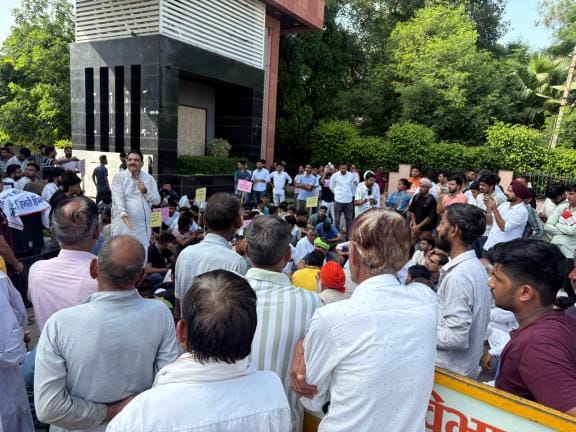 HAU students rally again, giving a one-week ultimatum to cancel the case.