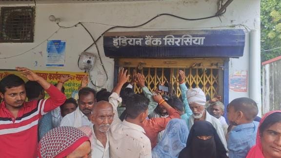 Angry customers protested due to the absence of the branch manager