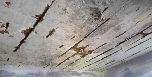 The iron rods of the roof of the classrooms have rusted, studies are being done in the verandah