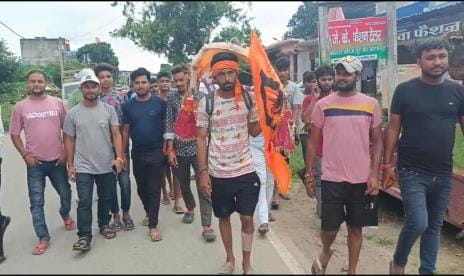 Ashish reached Aryanagar carrying water on foot from Haridwar