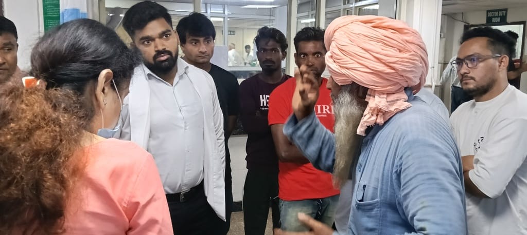The snake charmer reached the hospital and said, I will treat you