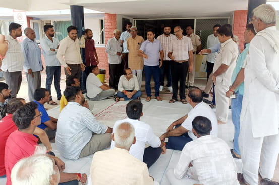 Social organizations staged a sit-in protest against irregularities in CHC