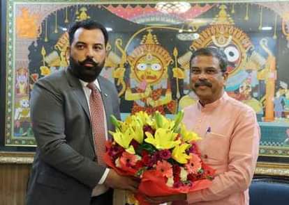 लक्ष्यराज सिंह मेवाड़ ने केंद्रीय मंत्री धर्मेंद्र प्रधान से मुलाकात की