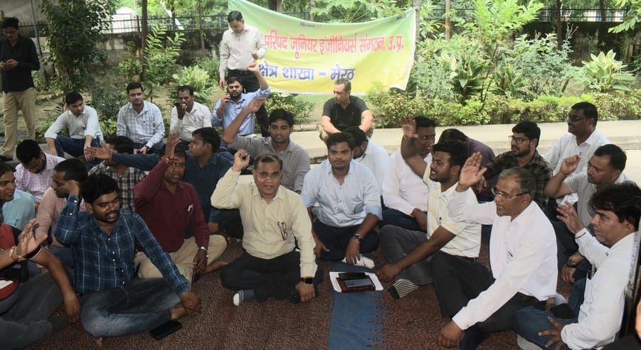 Junior engineers surrounded the chief engineer's office