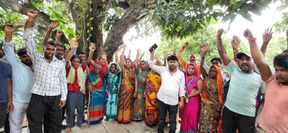 Gorakhpur News: District Panchayat member accused of occupying land, villagers protest
