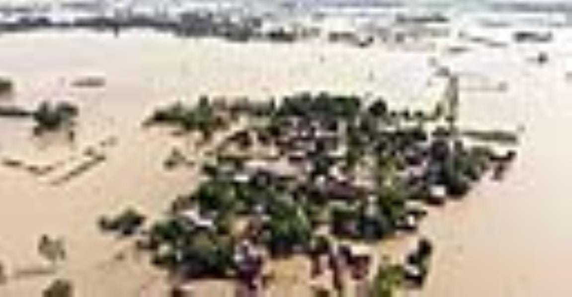Ganga's water level is still above high flood