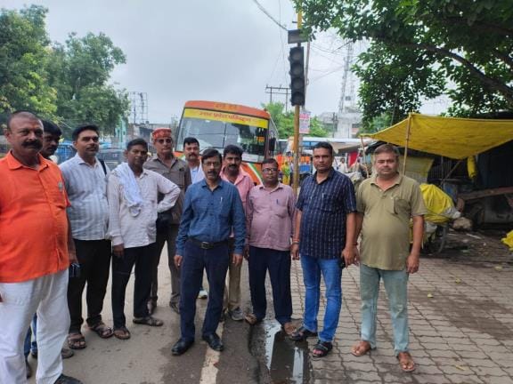 ARM and employees came out on the road, strict action was taken against illegal vehicles