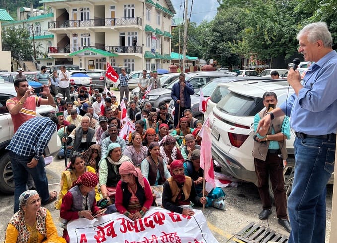 A rally was taken out in Rohru market to protest the demands of the farmers