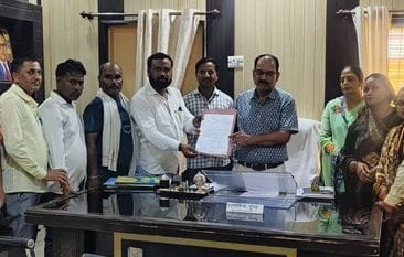 Employment servants submitted a memorandum to the BDO demanding honorarium and EPF
