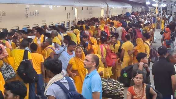 A crowd of Gogaji devotees gathered at the station