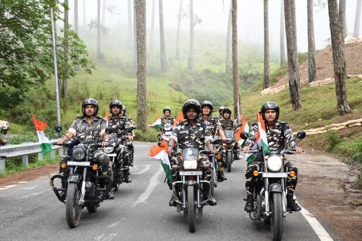 SSB soldiers took out a tricolor bike rally