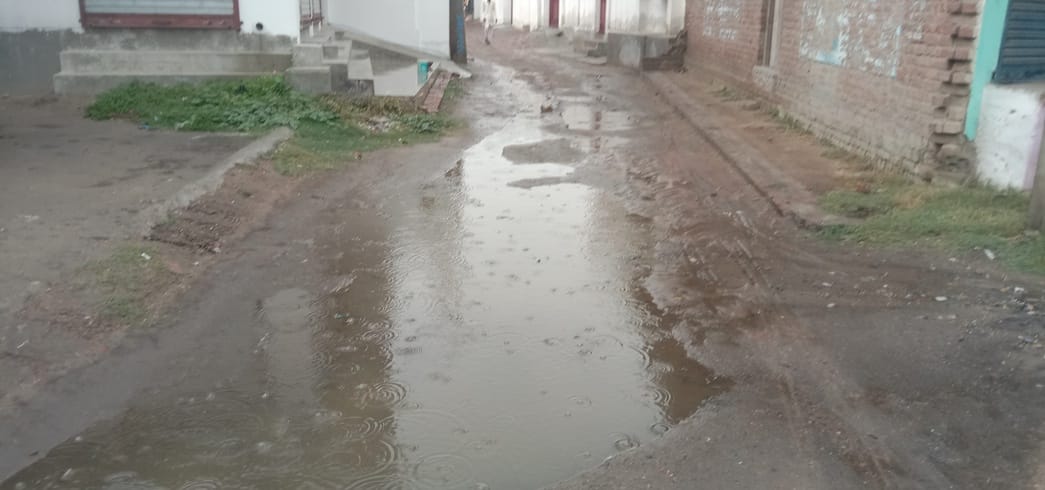 Water filled on the roads in Aliganj