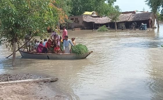 12.97 lakh cusecs of water came into Ganga in five days, wreaking havoc in 39 villages