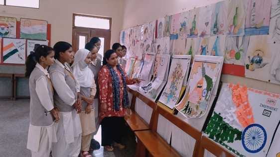 Students gave the message of patriotism through colors and lines