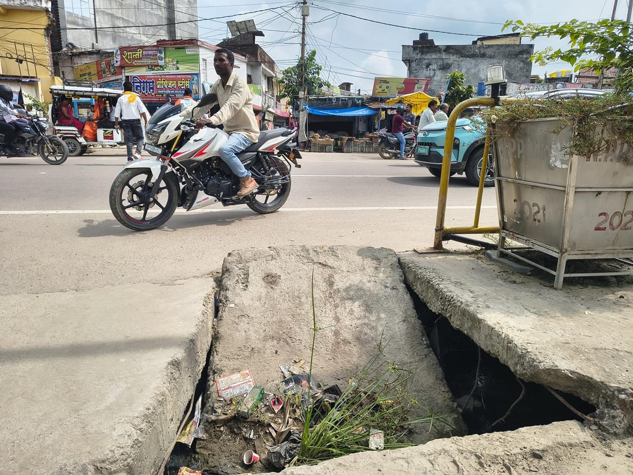 Broken slabs on the drain along the highway in the city can be fatal