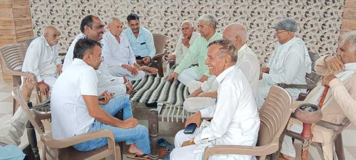 Sector residents got angry in the meeting, asked- when will the sewer cleaning and garbage lifting be done
