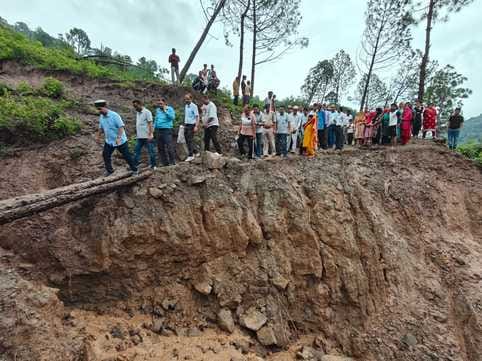 MLA Pathania visited the rain affected areas