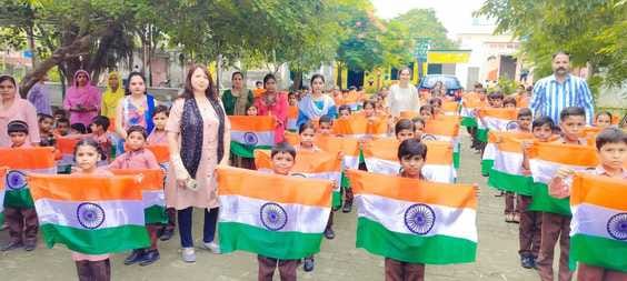Tricolor distributed to students
