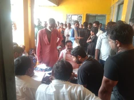 Fertilizer could not be distributed while waiting for the code, farmers returned disappointed
