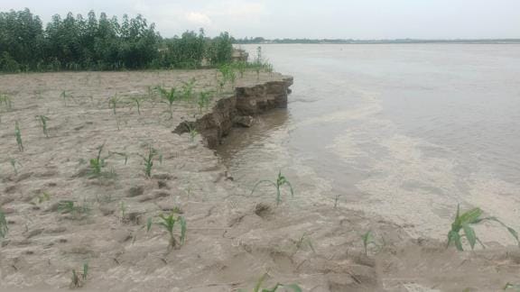 The water level of Saryu is decreasing, it has come below the red mark