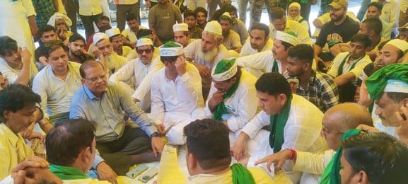Protest lasted for four hours, chief engineer was made to sit in the middle