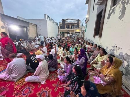 The hymns of Lord Krishna enthralled the devotees