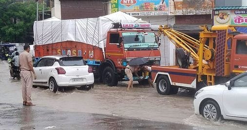 Police took responsibility of traffic management even in rain