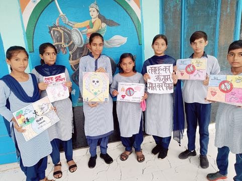 Students made posters on the topic of tobacco free Haryana