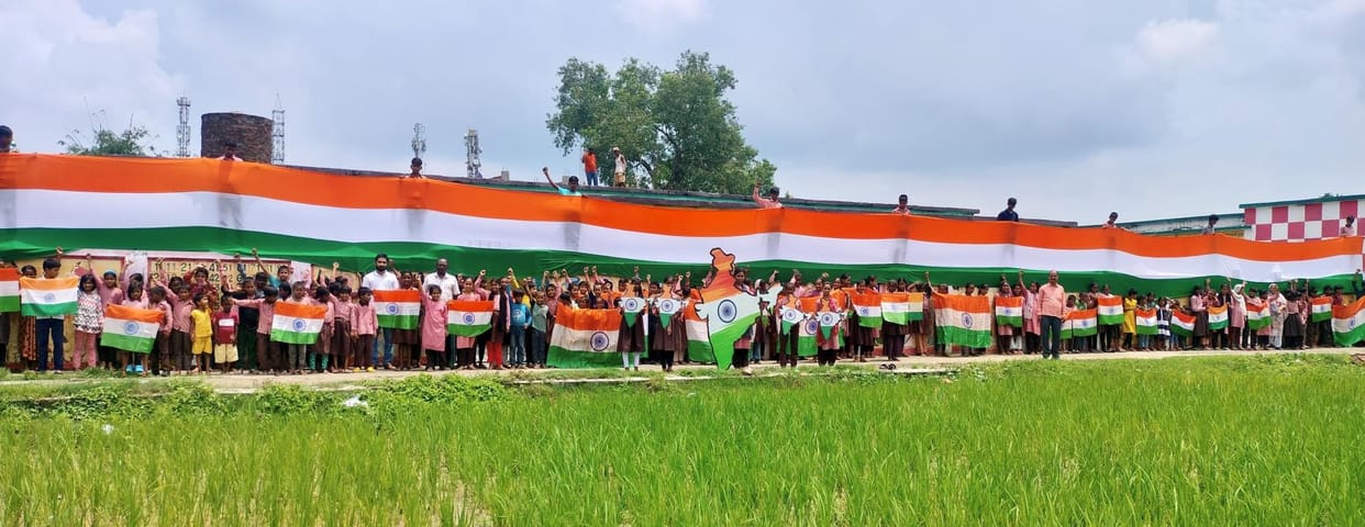 Yatra started in Karhan with 179 feet long tricolor