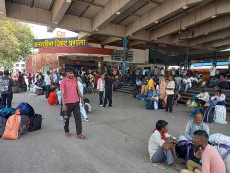 Railway contractor lost Rs 10.25 lakh after getting duped