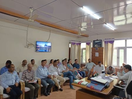 SDM Harsh Amarendra Singh will hoist the tricolor in Rampur
