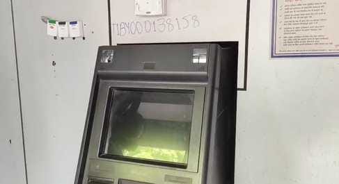 Youth falls victim to fraud after card gets stuck in ATM