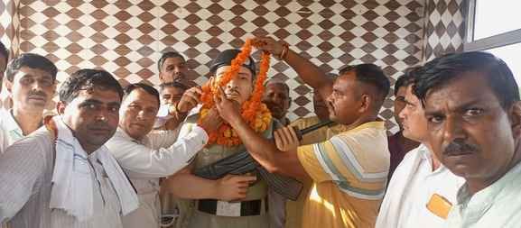Tribute paid to the martyrs by taking out Tiranga Yatra