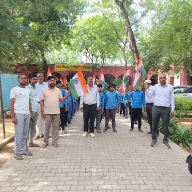 School children took out a tricolor procession in Khampura