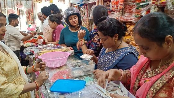Sale of tricolor increased on Independence Day