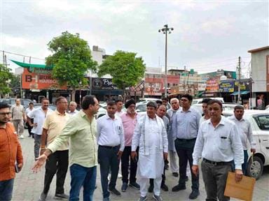 The Municipal Commissioner scolded the employees of the sanitation department for not getting cleanliness in the PLA area and said- give me their report every day