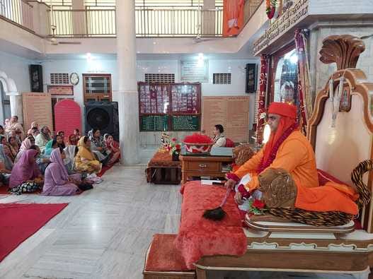 Shri Ram Katha teaches us to stay within limits: Kamal