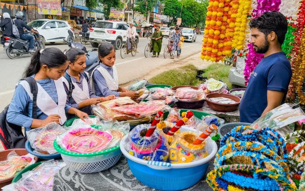 Market decorated with cosmetics for Kanha